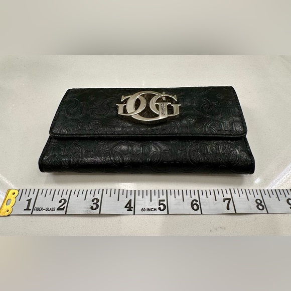 Guess - Black Embossed Tri-Fold Wallet - VGUC - Picture 15 of 17